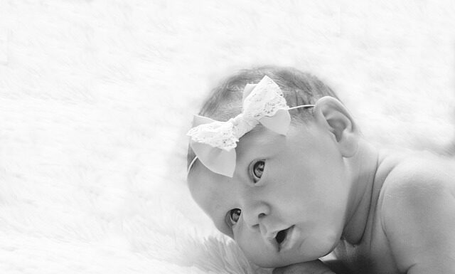 Czy niemowlak potrzebuję zabawek?