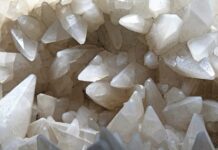 Od którego miesiąca dziecko zaczyna siadać?