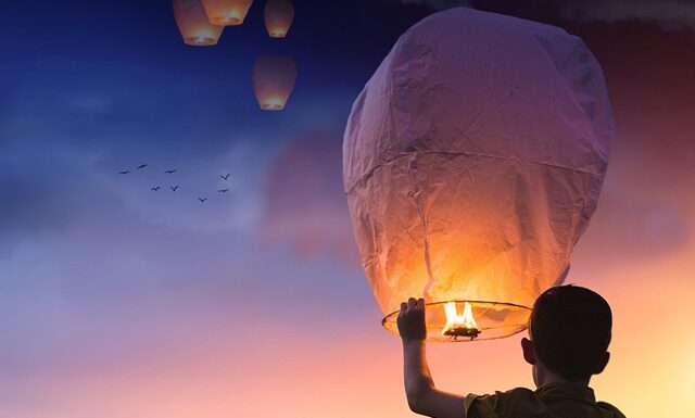 Kiedy gasi się świecę podczas chrztu?