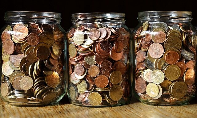 Jakie stosuje się zabezpieczenie przed niebezpieczeństwem porażenia prądem?