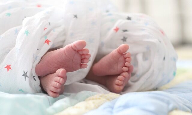 W czym pływają niemowlaki?