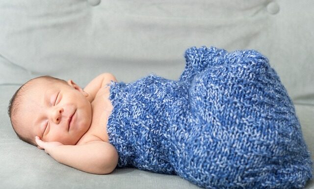 Kiedy przewijać dziecko przed czy po karmieniu? Kiedy przewijać dziecko przed czy po karmieniu?