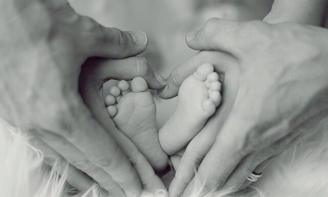 Ile razy dziennie kłaść niemowlę na brzuchu?