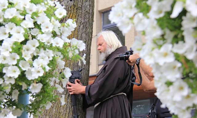 Czy w sutannie są kieszenie?