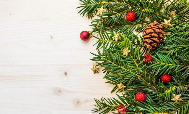 Jak zrobić proste bombki choinkowe?